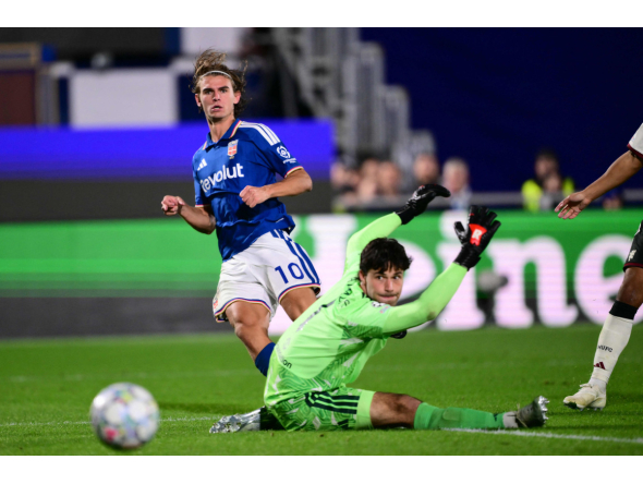 Como's Argentine midfielder #10 Nicolas Paz scores his team's third goal during the UEFA Champions League, league phase matchday 3, football match between Como 1907 and Manchester United at the Stadio Giuseppe Sinigaglia in Como, northen Italy on October 21, 2026. (Photo by Marco BERTORELLO / AFP)