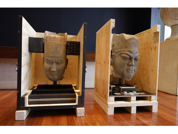 This photo shows two Chinese cultural relics, the head of a military official statue (L) and the head of a civil official statue, returned from Australia, in Canberra, Australia. (Photo by Chu Chen/Xinhua) 