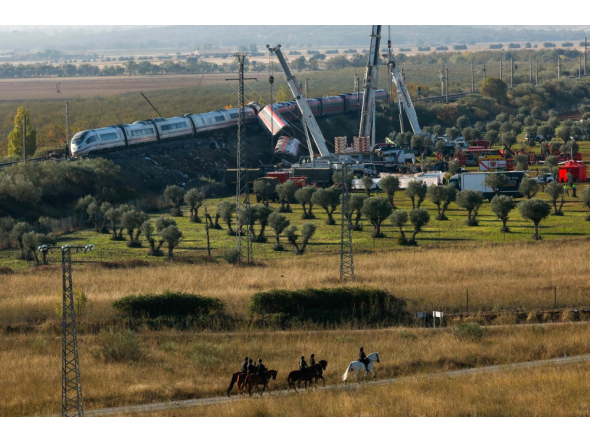 Spanish mounted police survey the perimeter around the damaged carriages of a train crash, a day after the accident on October 29, 2026. (Photo by Oscar Del Pozo / AFP)