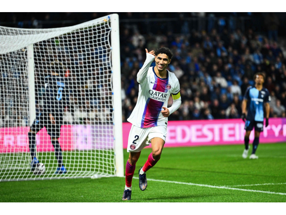 PSG's Moroccan defender #02 Achraf Hakimi celebrates scoring his team's fifth goal during the French L1 football match between Le Havre Athletic Club and Paris Saint-Germain (PSG) at Stade Oceane in Le Havre, north-western France on October 30, 2026. (Photo by Guillaume SALIGOT / AFP)