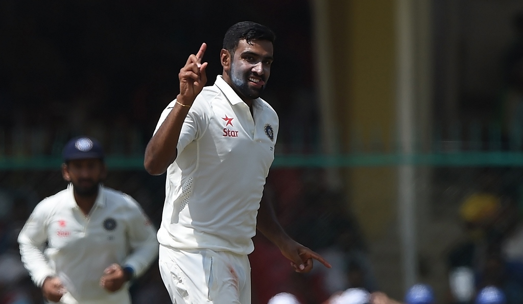 India's Ravichandran Ashwin celebrates the wicket of New Zealand's Ish Sodhi during the fifth day of the first cricket Test match between India and New Zealand at Green Park Stadium in Kanpur on September 26, 2016. (AFP / PRAKASH SINGH)
