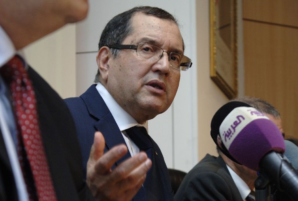 Algerian Energy Minister Noureddine Boutarfa gives a news conference on September 25, 2016, in the capital Algiers on the eve of the three-day International Energy Forum and an informal meeting of OPEC ministers. / AFP / Ryad Kramdi
