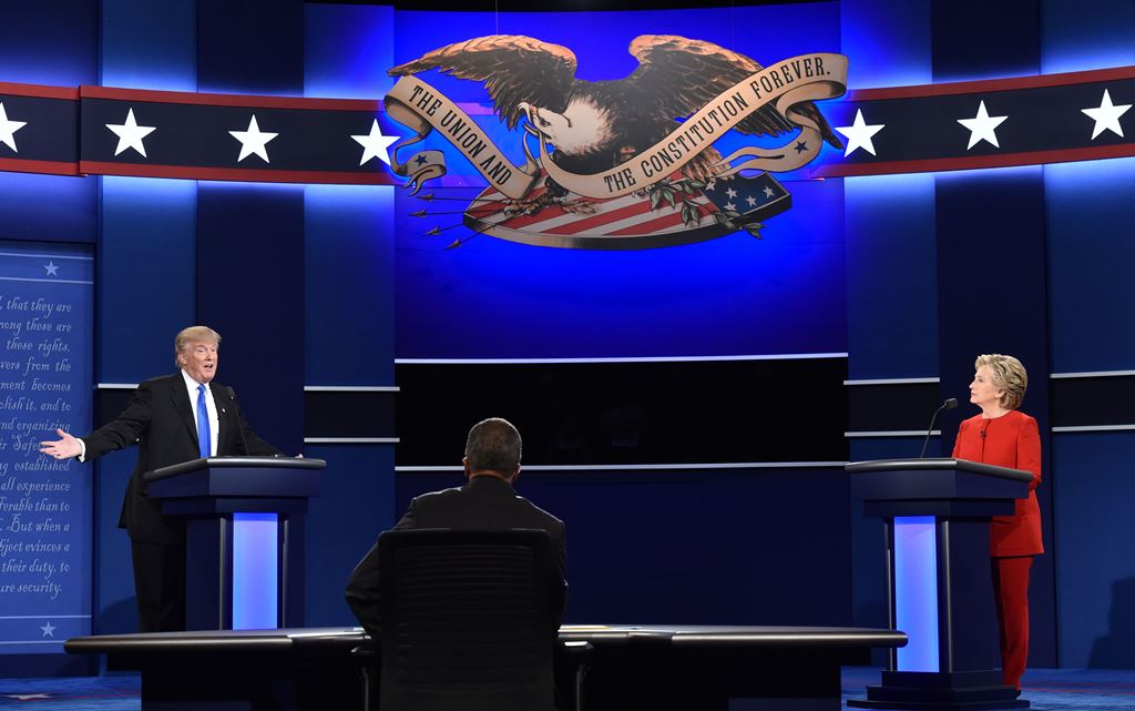 Republican candidate Donald Trump and Democratic nominee Hillary Clinton face off during the first presidential debate at Hofstra University in Hempstead, New York on September 26, 2016. AFP / Paul J. Richards