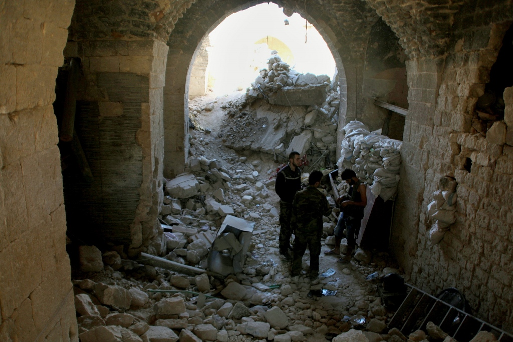 Syrian pro-government forces are seen on September 28, 2016 in the Farafira district, northwest of Aleppo's historic citadel, after Syria's army took control of the rebel-held district after days of heavy air strikes that have killed dozens and sparked al