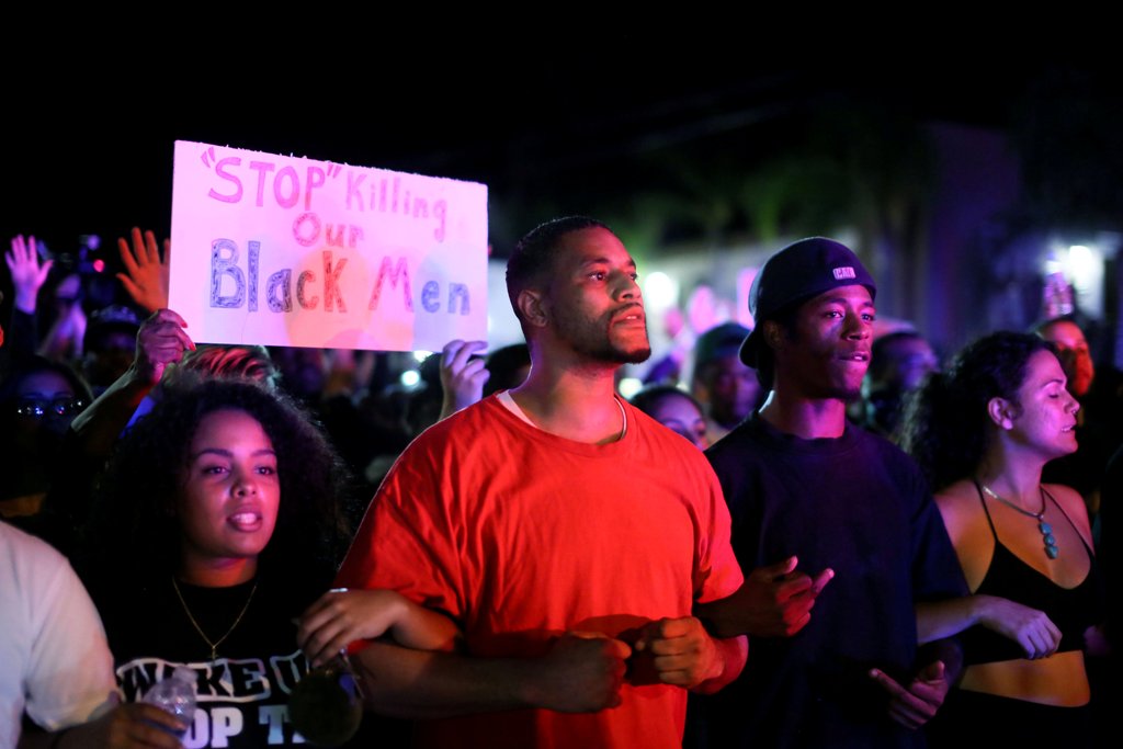 Protesters gather along Broadway Avenue to protest the fatal shooting of an unarmed black man on Tuesday by officers in El Cajon, California, U.S. September 28, 2016. REUTERS/Sandy Huffaker