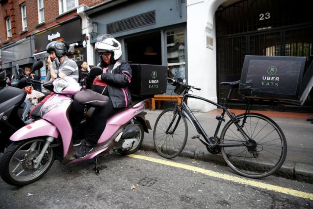 An UberEATS food delivery courier waits for an order in London, Britain September 7, 2016. (REUTERS/Neil Hall)