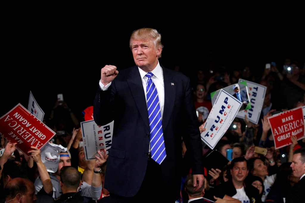 Republican presidential nominee Donald Trump holds a rally with supporters at the Suburban Collection Showplace in Novi, Michigan, U.S. September 30, 2016. REUTERS/Jonathan Ernst

