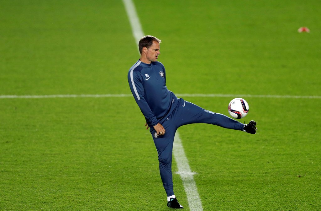 Inter Milan's coach Frank de Boer during the training session. REUTERS/David W Cerny
