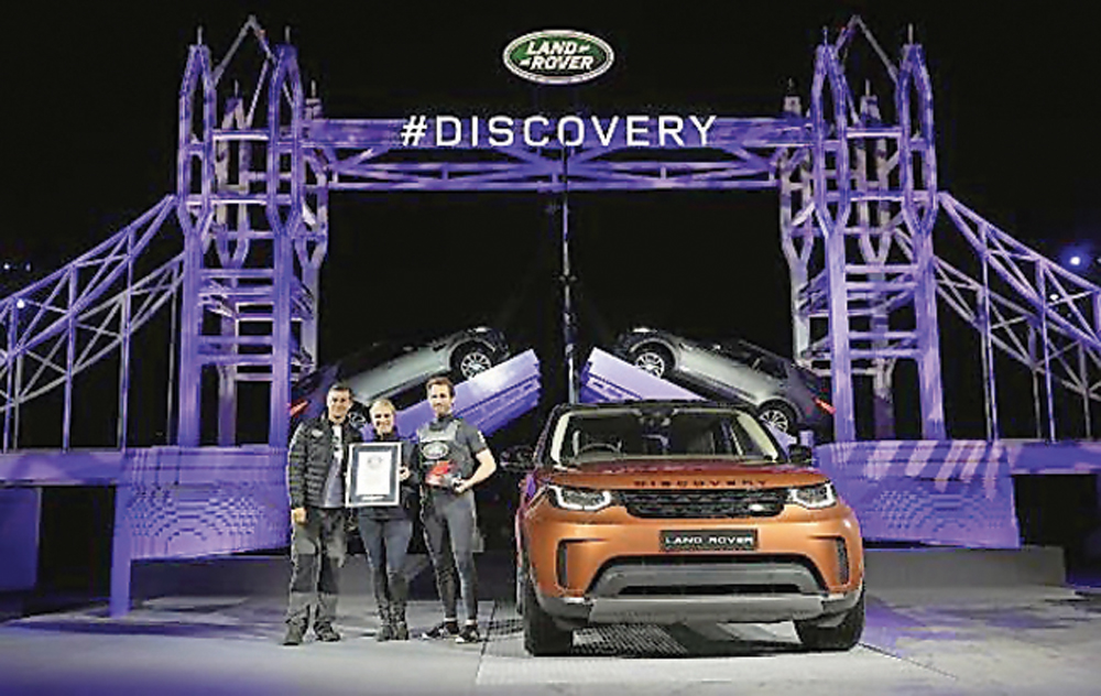 Senior officils of Land Rover posing with the company’s All-New Discovery seven-seat SUV that broke a Guinness World Record for the largest LEGO structure ever built.
