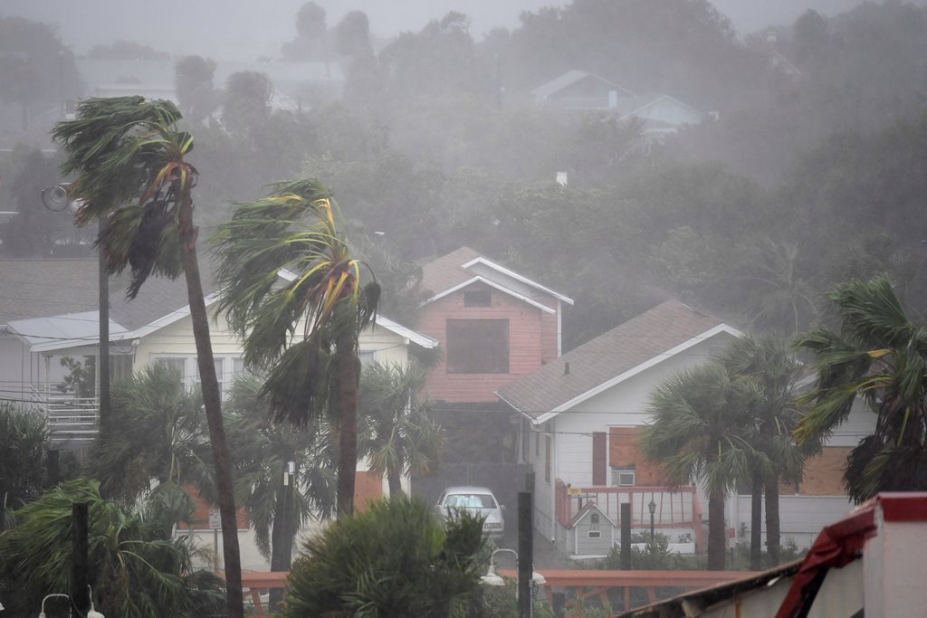 Rain batters homes as the eye of Hurricane Matthew passes Daytona Beach, Florida, US October 7, 2016. Reuters/Phelan Ebenhack