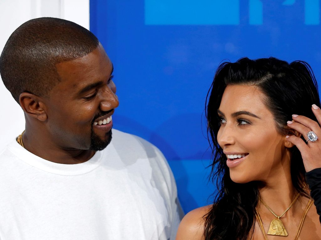 Kim Kardashian and Kanye West arrive at the 2016 MTV Video Music Awards in New York, U.S., August 28, 2016. Reuters/Eduardo Munoz/File Photo