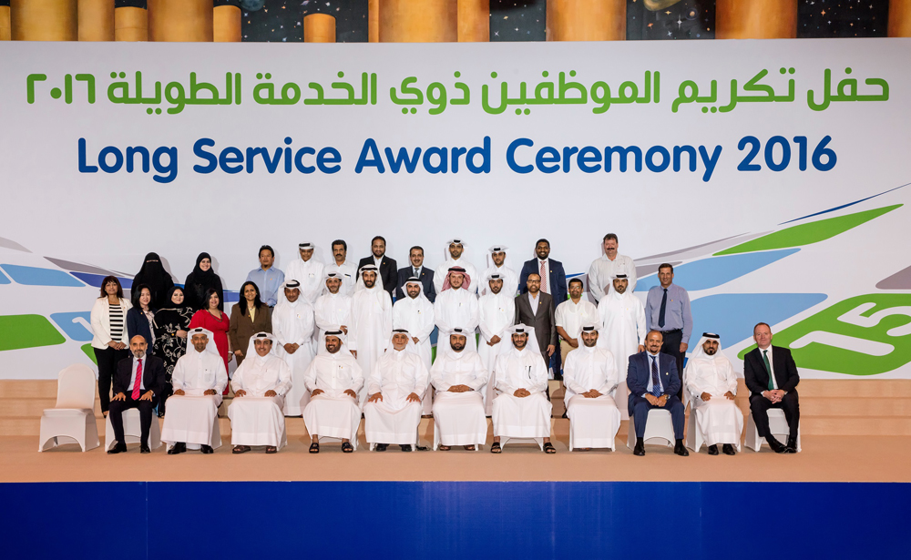 RasGas’ Chief Executive Officer, Hamad Mubarak Al Muhannadi with the long-serving employees