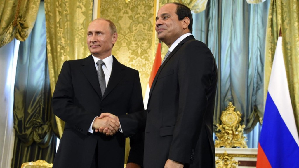 Russian President Vladimir Putin (L) shakes hands with his Egyptian counterpart Abdel Fattah al-Sisi during their meeting in Moscow. (AP)