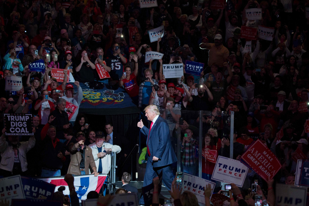 Republican presidential nominee Donald Trump arrives on stage during a rally at Mohegan Sun Arena in Wilkes-Barre, Pennsylvania on October 10, 2016. AFP / DOMINICK REUTER