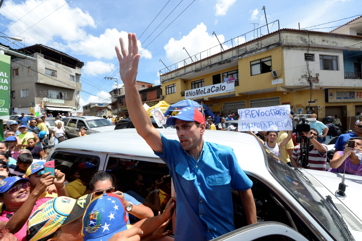 Venezuelan opposition leader Henrique Capriles waves at supporters in Redoma de las Minas de Baruta, in Caracas, on October 12, 2016 to press for a recall referendum against President Nicolas Maduro. Venezuela's opposition called protest against Maduro in