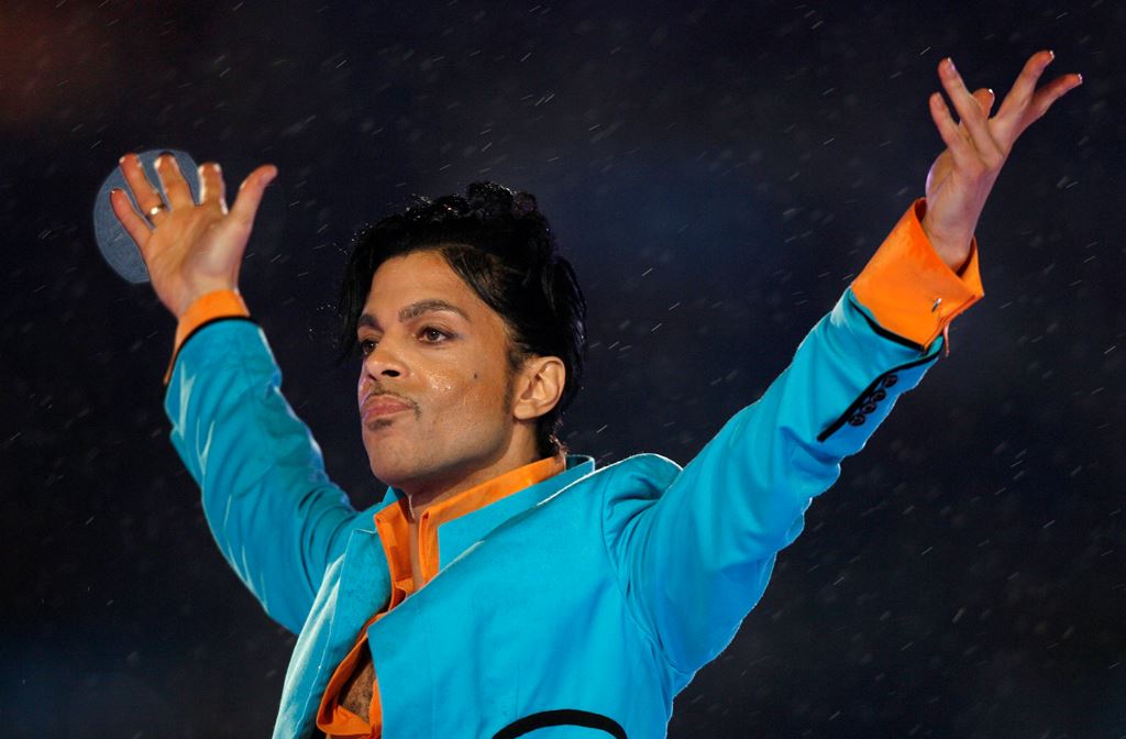 Prince performs during the halftime show of the NFL's Super Bowl XLI football game in Miami, Florida February 4, 2007. REUTERS/Mike Blake/File Photo