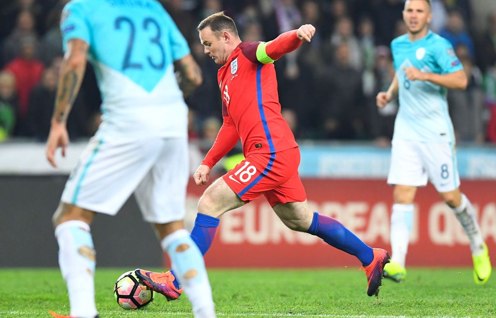 England's Wayne Rooney leads a ball during the World Cup 2018 football qualification match between Slovenia and England in Ljubljana on October 11, 2016. / AFP / JOE KLAMAR
