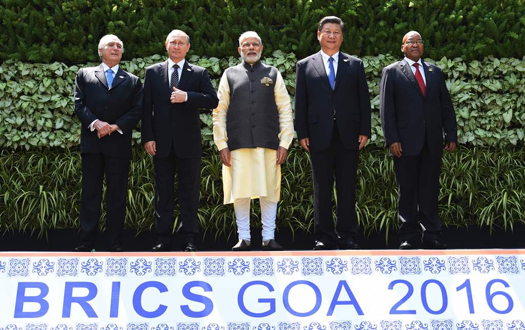 (L-R) Brazilian President Michel Temer, Russian President Vladimir Putin, Indian Prime Minister Narendra Modi, Chinese President Xi Jinping and South African President Jacob Zuma pose for a group photo during the BRICS Summit in Goa on October 16, 2016. A