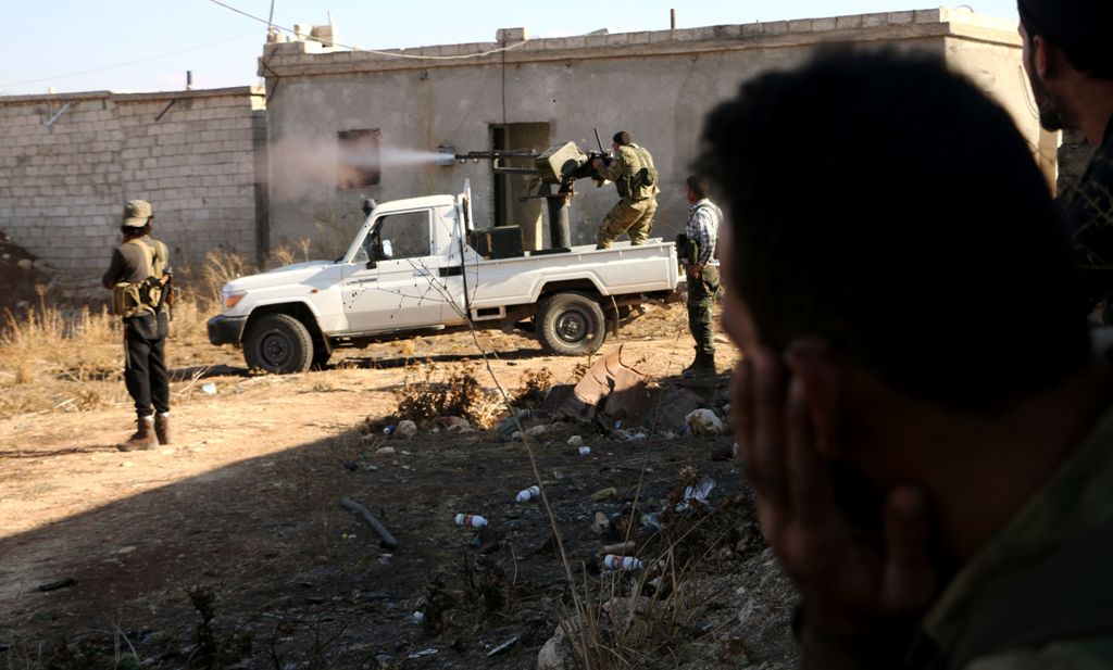Fighters from the Free Syrian Army fire a machine gun mounted on a vehicle deploy during fighting against the Islamic State (IS) group jihadists on the outskirts of the northern Syrian town of Dabiq, on October 15, 2016.  AFP / Nazeer al-Khatib