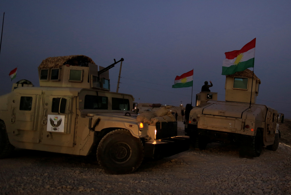 Kurdish Peshmerga fighters gather in front of Islamic State militants' position early morning outside the town of Naweran near Mosul, Iraq October 20, 2016. (REUTERS/Zohra Bensemra)