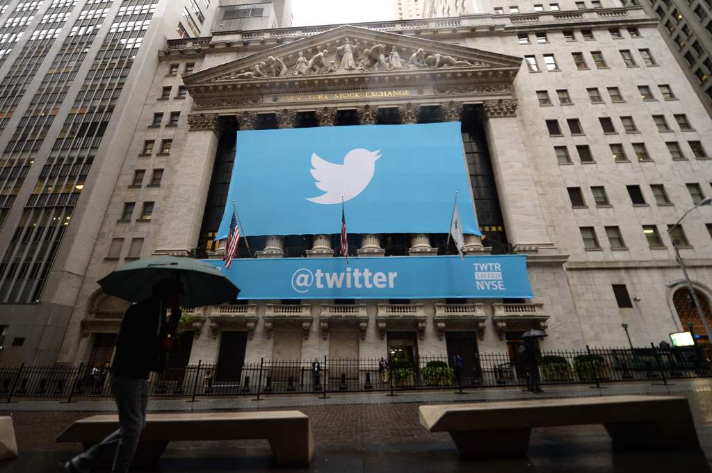 (FILES) This file photo taken on November 7, 2013 shows a banner with the logo of Twitter on the front of the New York Stock Exchange (NYSE) in New York.  AFP / EMMANUEL DUNAND