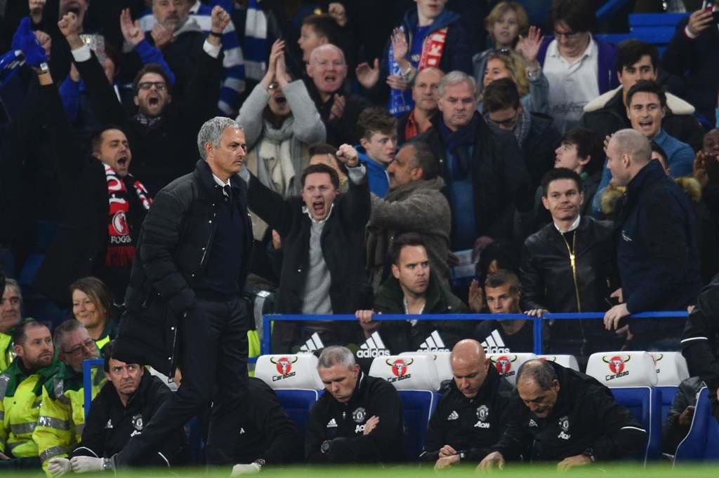 Manchester United's Portuguese manager Jose Mourinho (L) starts walking toward the tunnel at the final whistle of the English Premier League football match between Chelsea and Manchester United at Stamford Bridge in London on October 23, 2016. AFP / GLYN 