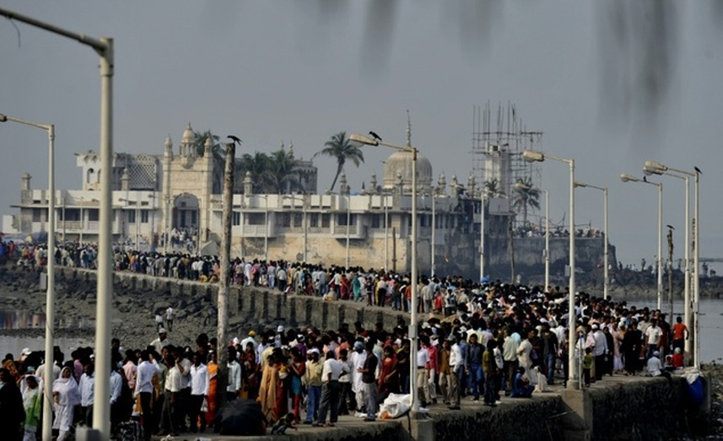 The Haji Ali Dargah trust has barred women from the landmark mausoleum off the coast of Mumbai since 2012 ©Sajjad Hussain (AFP/File)