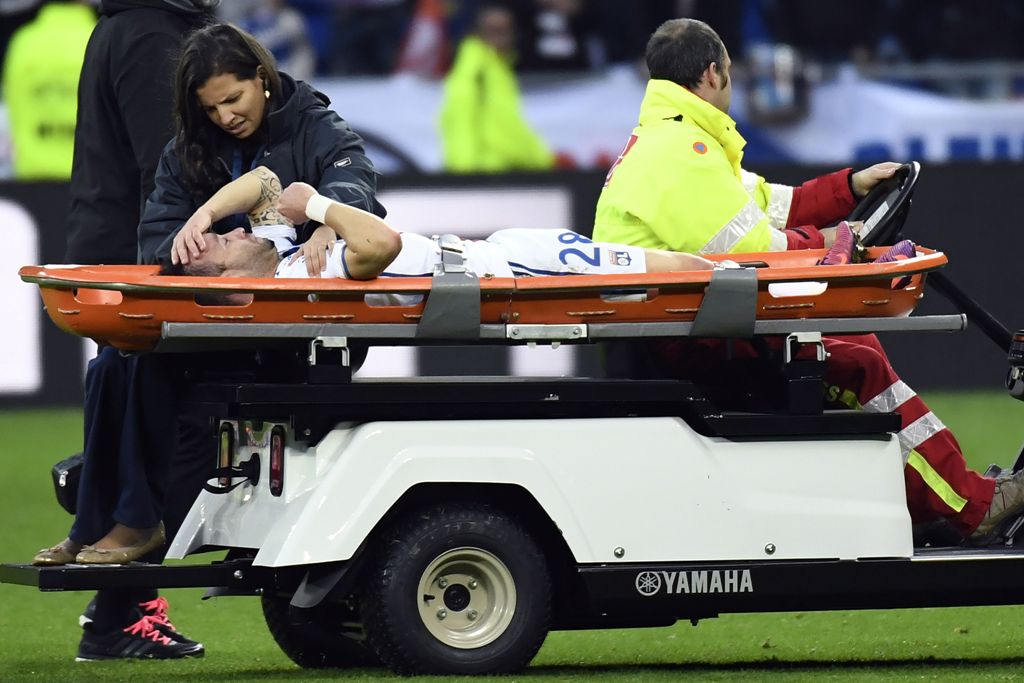 Lyon's French forward Mathieu Valbuena is evacuated by medics during the French L1 football match between Olympique Lyonnais and EA Guingamp on October 22, 2016, at the Parc Olympique Lyonnais in Decines-Charpieu near Lyon, southeastern France. / AFP / PH