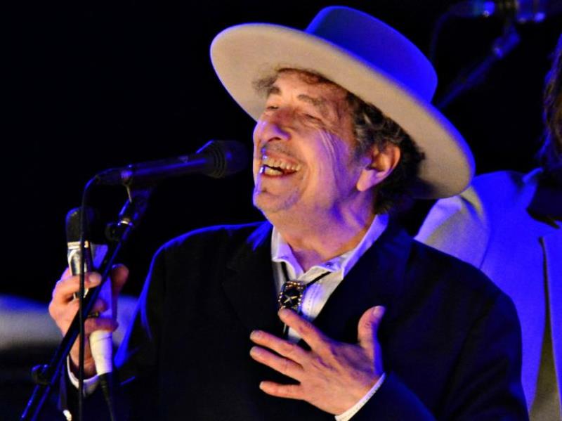 US musician Bob Dylan performs during on day 2 of The Hop Festival in Paddock Wood, Kent, June 30, 2012. REUTERS/Ki Price