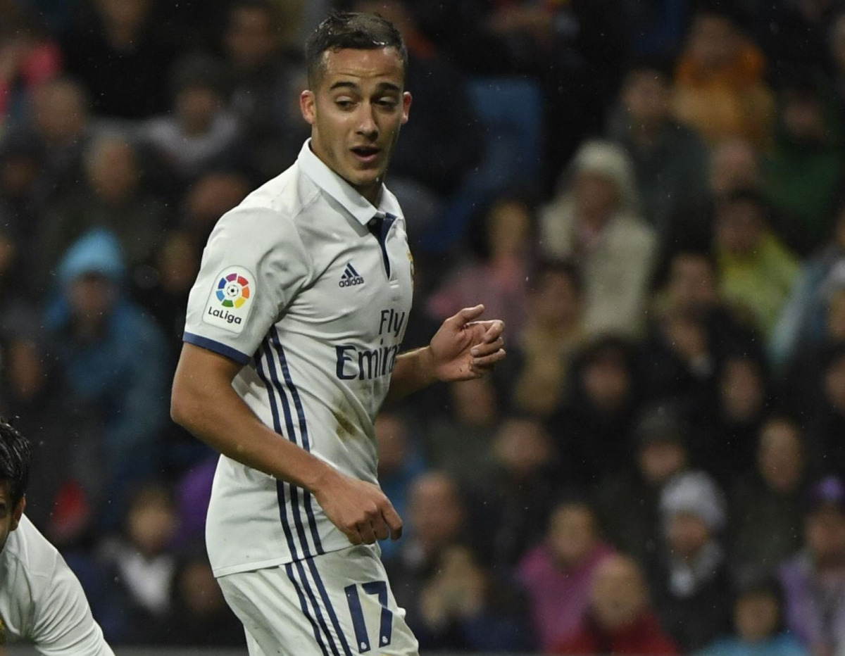 Real Madrid's midfielder Lucas Vazquez during the Spanish league football match between Real Madrid CF and Athletic Club Bilbao at the Santiago Bernabeu stadium in Madrid on October 23, 2016. (AFP / CURTO DE LA TORRE)