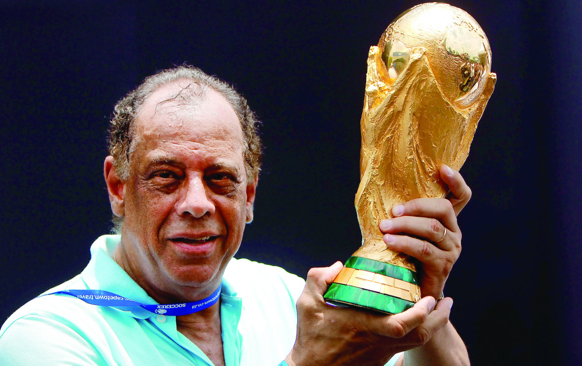 Former Brazilian soccer captain Carlos Alberto Torres holds the 2014 FIFA World Cup Brazil trophy during its unveiling ceremony at a Soccerex event at Copacabana beach in Rio de Janeiro in this November 21, 2010 file photo.
