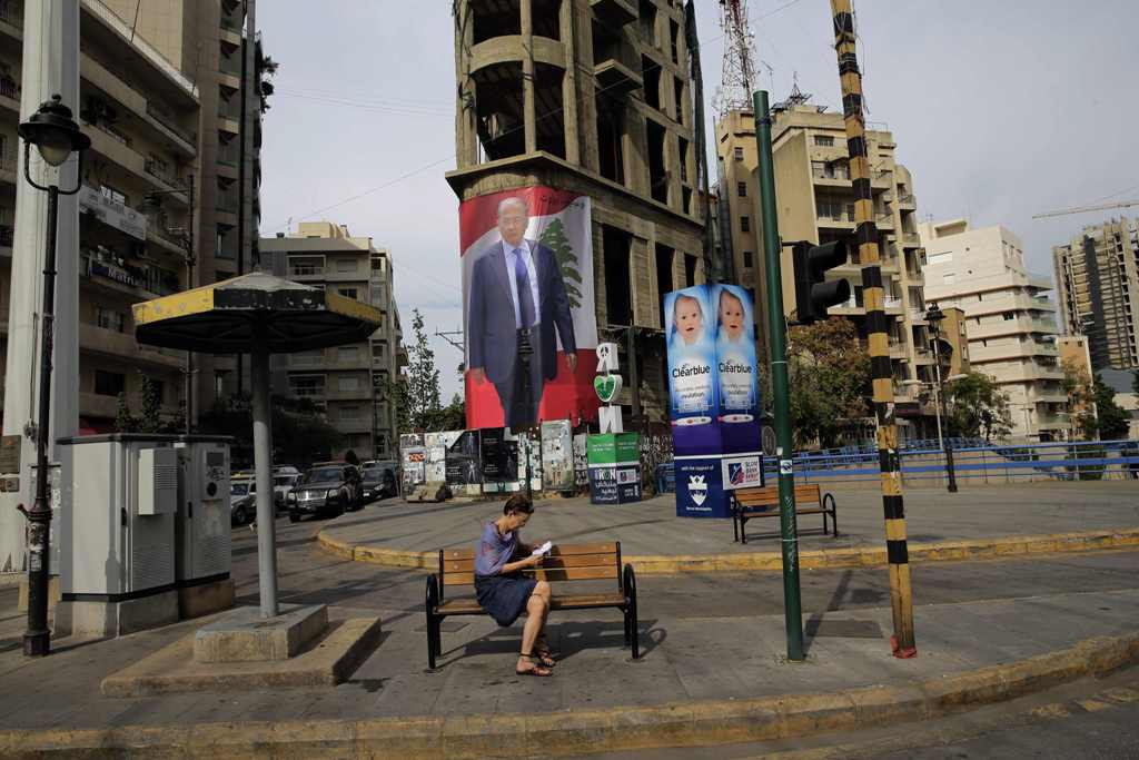 A giant poster that bears the portrait of Lebanese presidential candidate Michel Aoun is seen hanging of a building in Sassine square in Beirut's Ashrafieh neighbourhood on October 28, 2016.  AFP / JOSEPH EID
