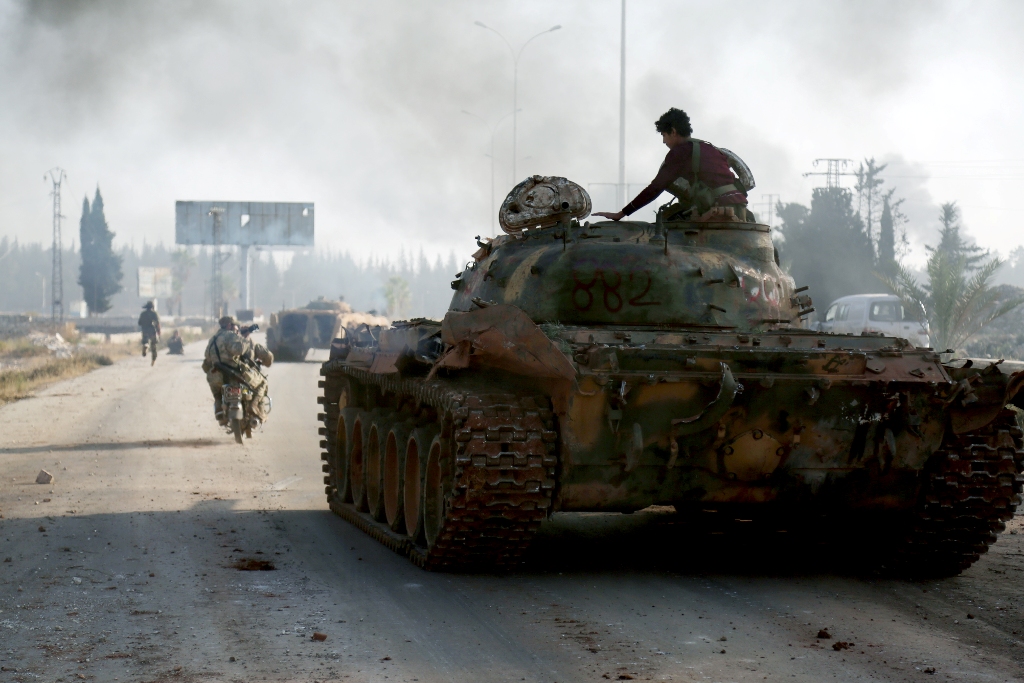 Syrian opponents attack an Assad regime-controlled military academy and a neighborhood with tanks during an operation to break the siege of the regime forces in the city center in Aleppo, Syria on October on October 30, 2016. Beha el halabi - Anadolu Agen