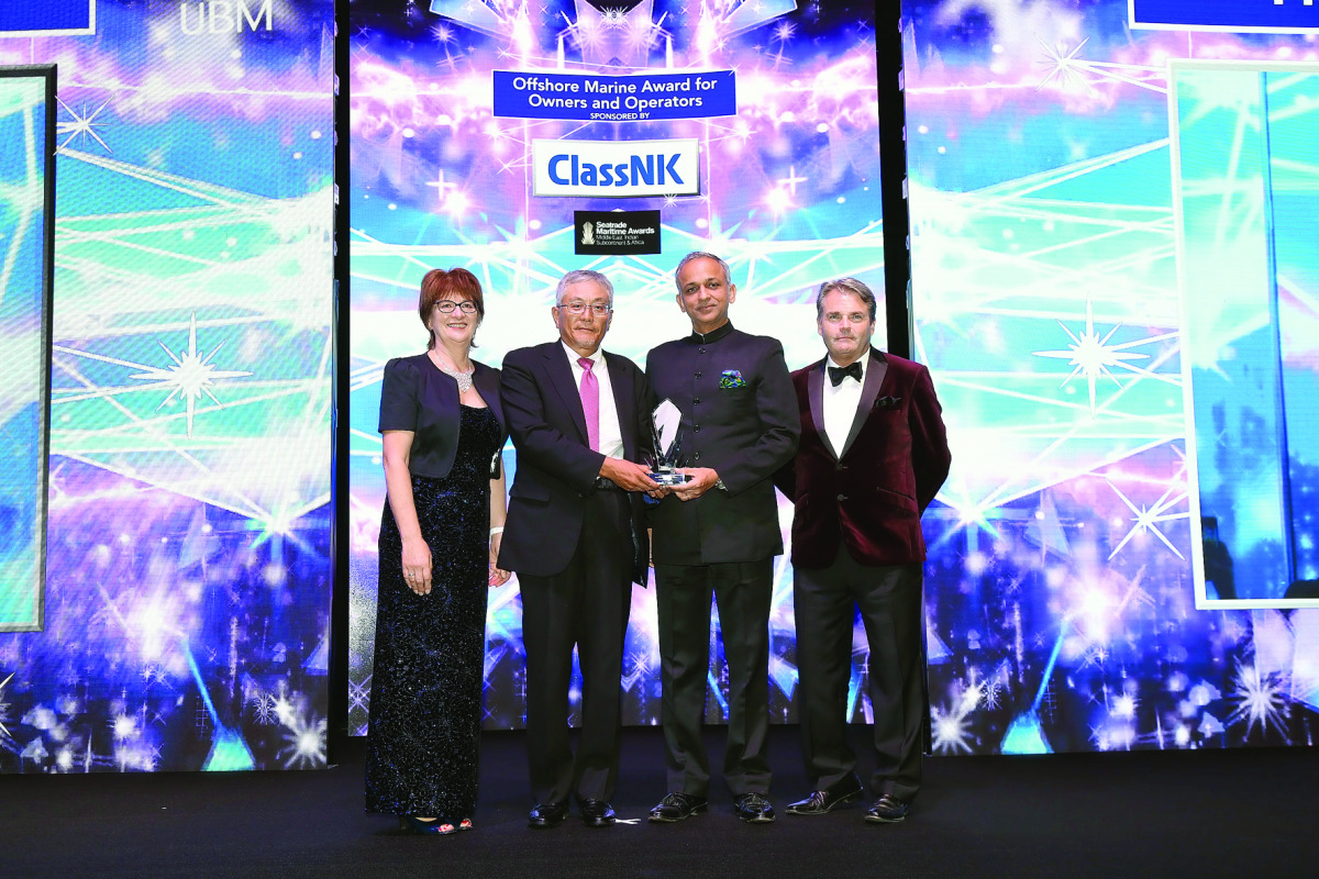 Halul Offshore officials receiving the award.