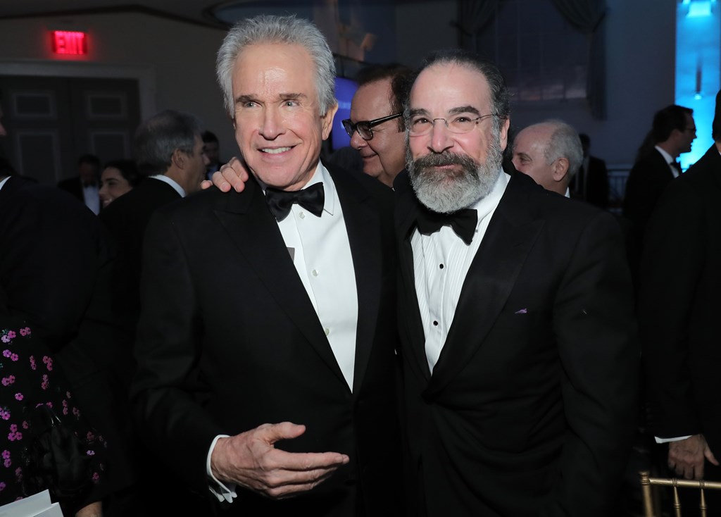  Honoree Warren Beatty and presenter Mandy Patinkin attend Museum Of The Moving Image 30th Annual Salute at 583 Park Avenue on November 2, 2016 in New York City. Neilson Barnard/Getty Images/AFP