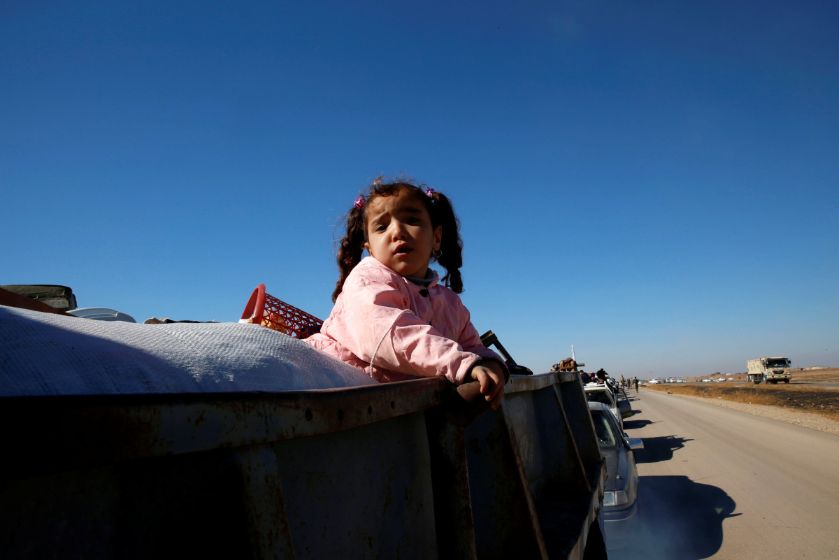 A displaced Iraqi child flees with her family during a battle with Islamic State militants in Kokjali village near Mosul, Iraq November 3, 2016. REUTERS/Ahmed Jadallah