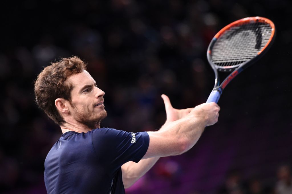 Britain's Andy Murray warms up before his semi-final tennis match at the ATP World Tour Masters 1000 indoor tournament in Paris on November 5, 2016. / AFP / MIGUEL MEDINA

