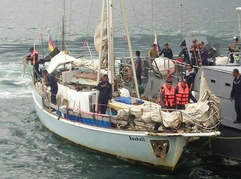 Philippine navy personnel stand onboard the yatch Rockall, where the body of a naked white woman who had been shot was found aboard, after it was in Sulu province (AFP Photo).