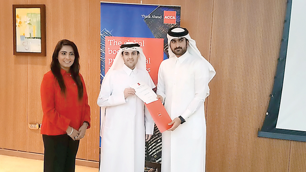 Abdullah Al Jaidah (right), ACCA member, honouring Yusef Al Naama at the event, while Fazeela Gopalani, ACCA Head of Education, looks on.