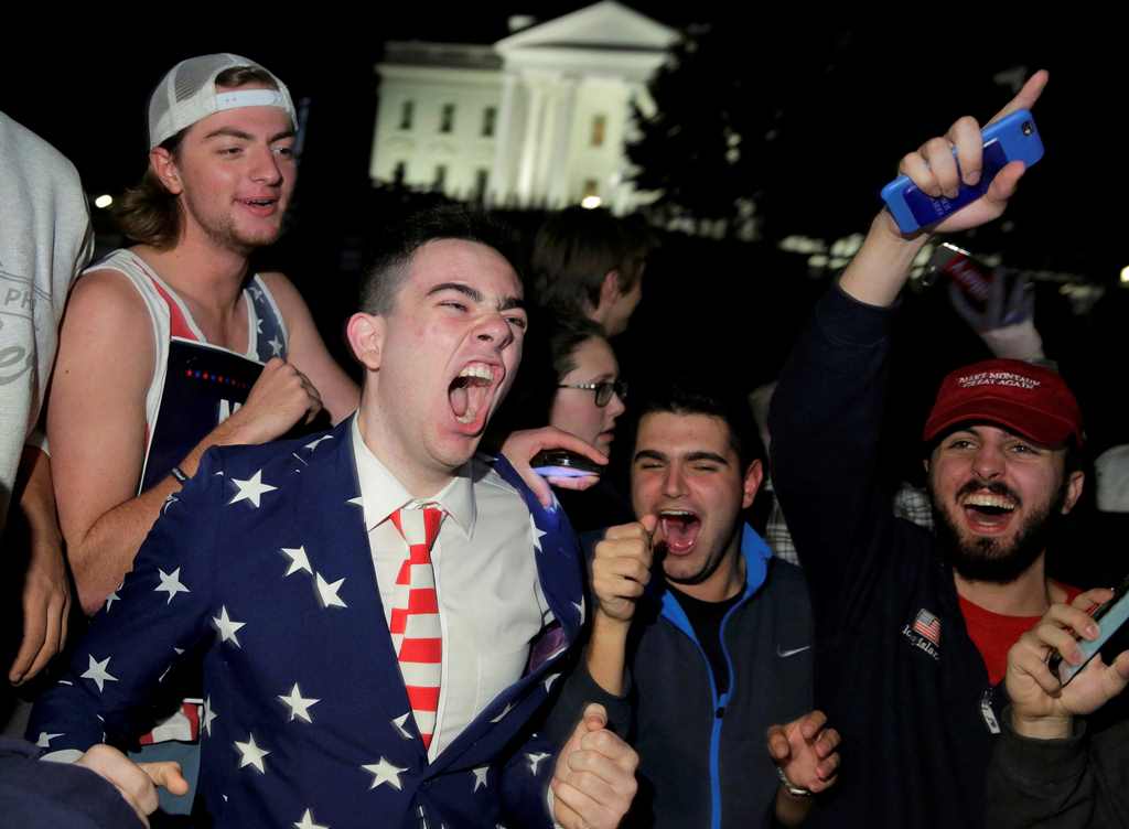 Supporters of US Republican presidential candidate Donald Trump rally in front of the White House in Washington, US November 8, 2016. Reuters/Joshua Roberts