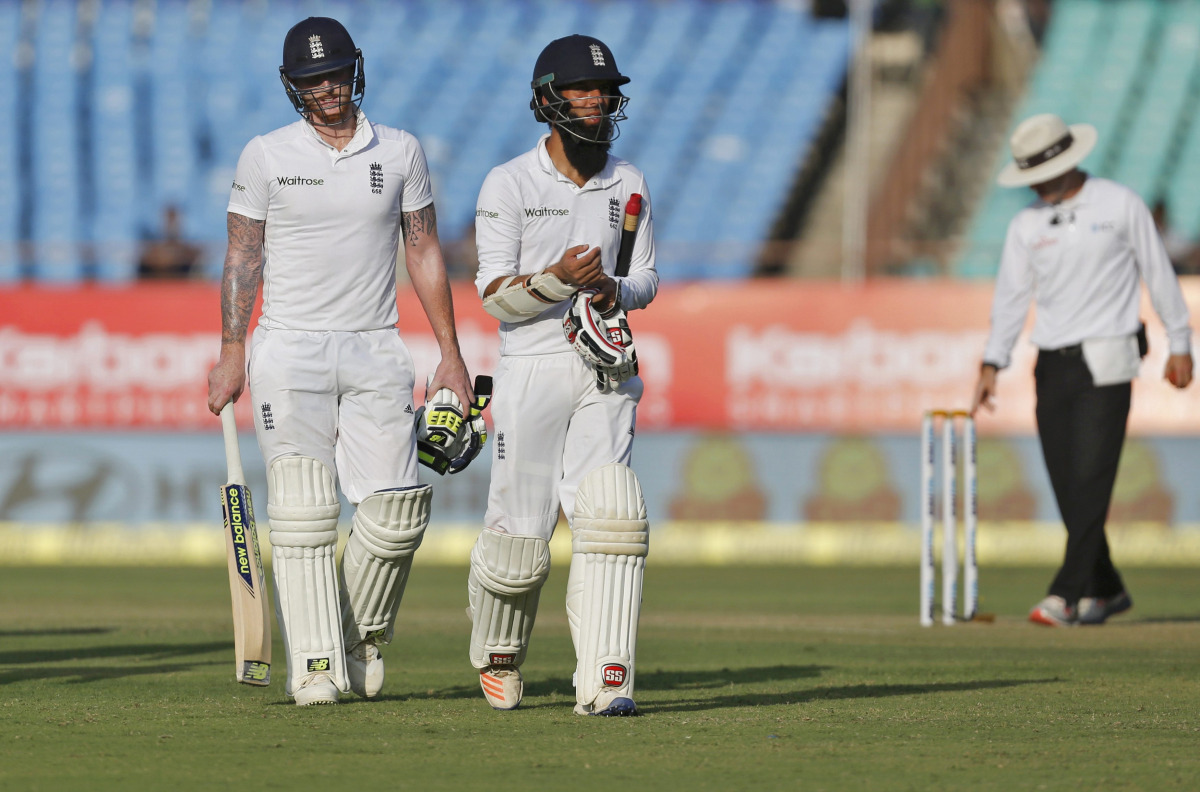 England's Moeen Ali and his teammate Ben Stokes (L) walk off the field after the end of the day's play. (Reuters/Amit Dave)