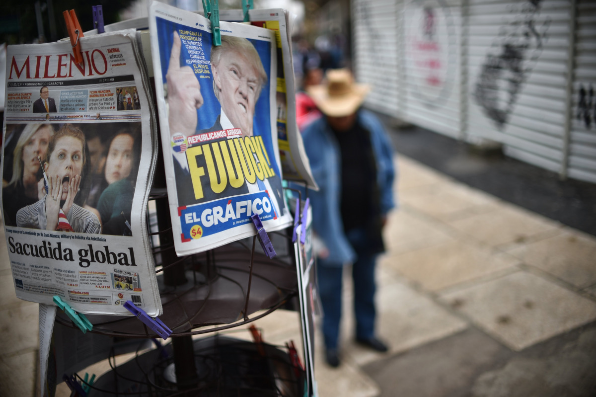 Mexican newspapers with their front pages referring to the eventual triumph of US presidential candidate Donald Trump on November 9, 2016 in Mexico City. (AFP / YURI CORTEZ) 
