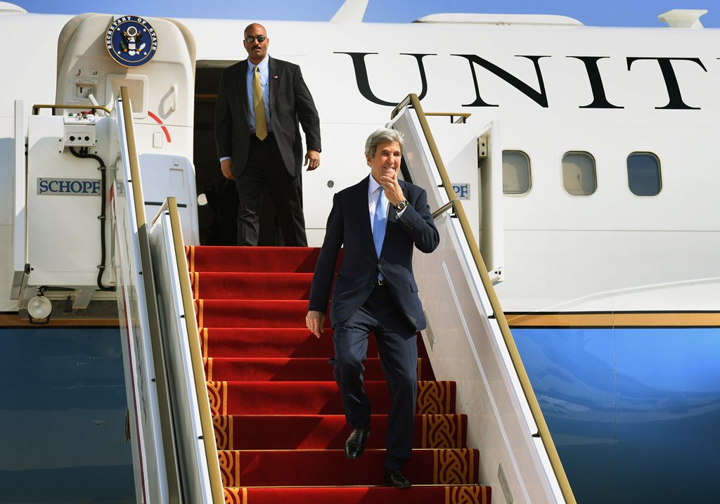 US Secretary of State John Kerry departs his plane as he arrives in Abu Dhabi, United Arab Emirates, November 15, 2016. Reuters/Mark Ralston/Pool