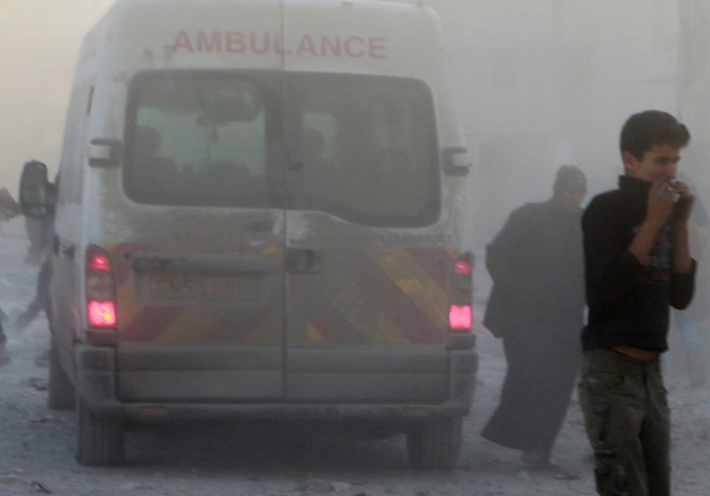 People run away after the war crafts belonging to the Syrian and Russian forces carried out airstrikes on residential areas at the opposition controlled Salihin neighborhood of Aleppo, Syria on November 15, 2016. (Jawad al Rifai - Anadolu Agency)