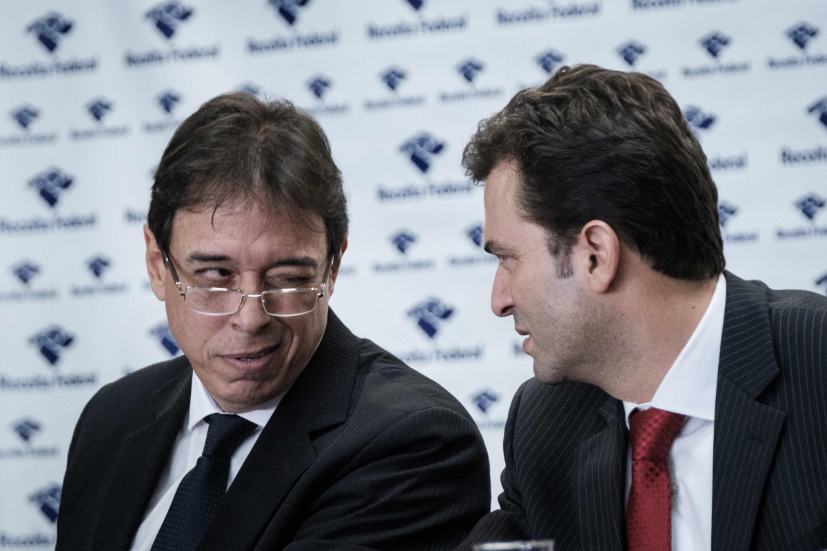 Federal Police regional superintendent Mario Semprine (L) and Federal Police delegate Tacio Muzzi talk during a press conference related to Operation Lava Jato (