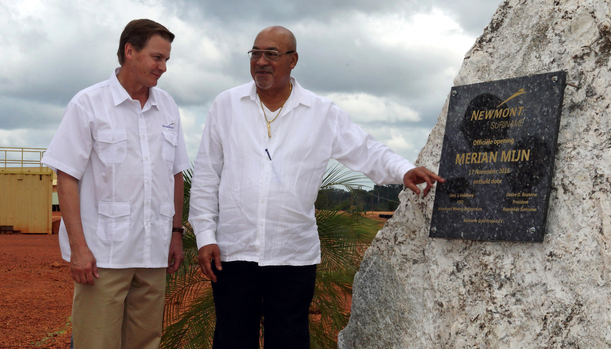 Suriname President Desi Bouterse and Gary Goldberg (L), chief executive officer of Newmont Mining Corporation, unveil a plaque during the opening ceremony of the Merian Gold Mine in Sipaliwini district, Suriname, November 17, 2016. REUTERS/Ranu Abhelakh