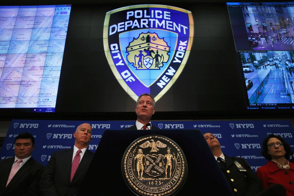 New York City Mayor Bill de Blasio speaks during a news conference at the police headquarters in New York City, U.S., November 18, 2016. REUTERS/Brendan McDermid 