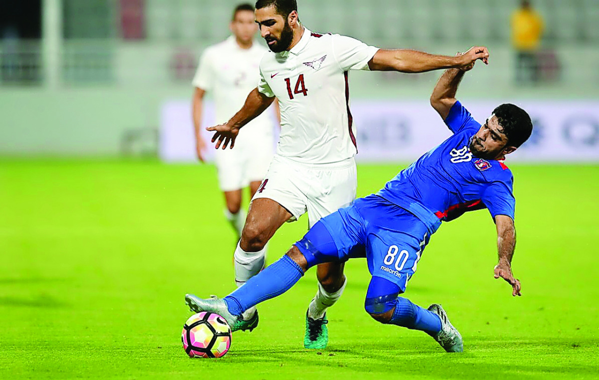 El Jaish's Mohamed Methnani (left) and Al Shahaniya's Nabeel Anwar vie for the ball pocession during their Qatar Stars League game played at Lekhwiya Stadium yesterday.   