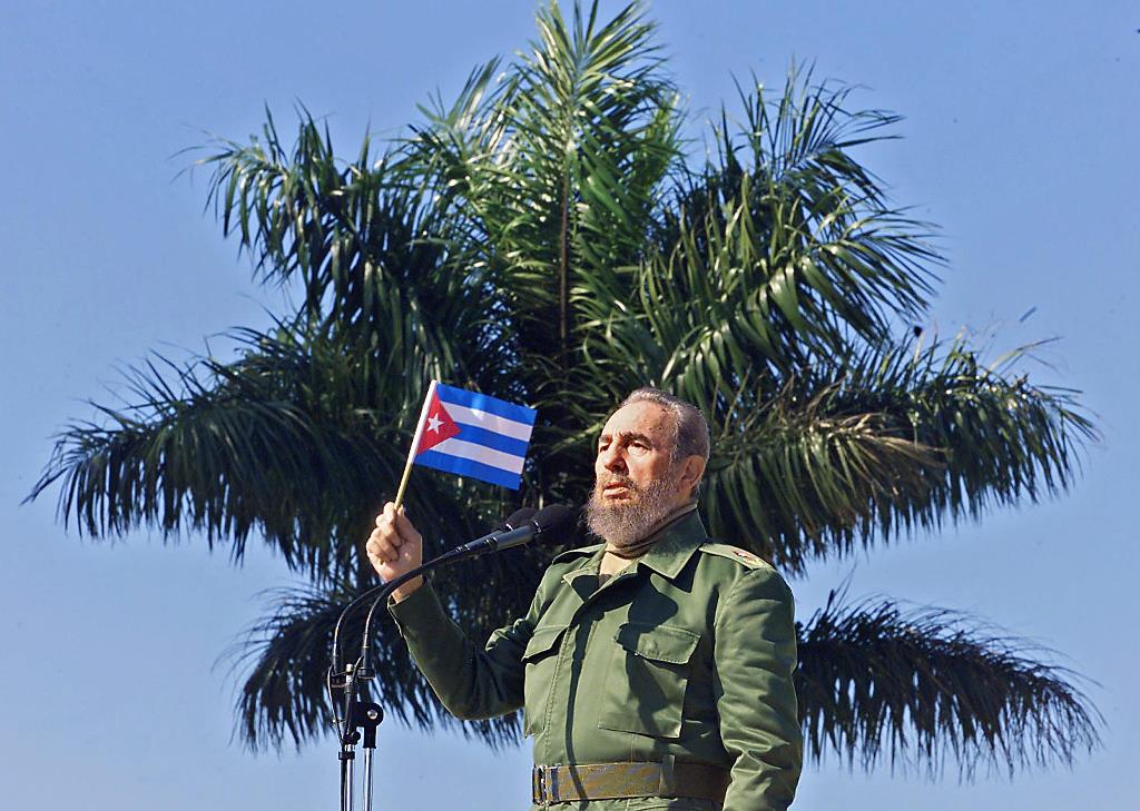 (FILES) This file photo taken on January 26, 2001 shows Cuban President Fidel Castro waving a flag during a visit 27 January, 2001, to the Havana neighborhood of San Jose de las Lajas. AFP / ADALBERTO ROQUE