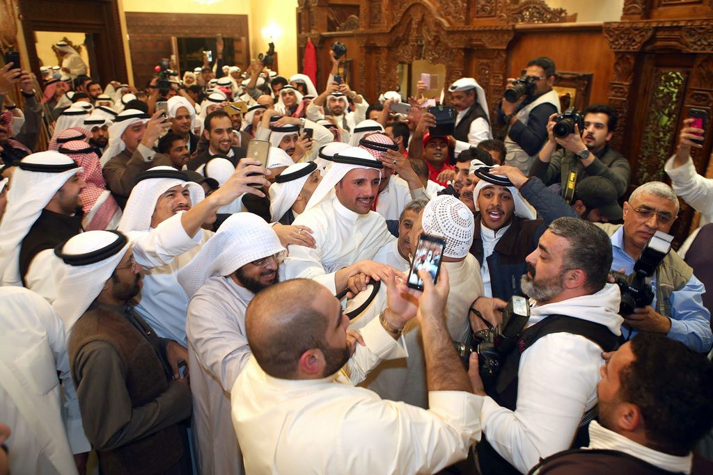 Kuwaiti candidate and former parliament speaker Marzouq al-Ghanem (C), celebrates with his supporters following the announcement of his victory in the parliamentary election, in Kuwait city, early November 27, 2016. AFP / Yasser Al-Zayyat